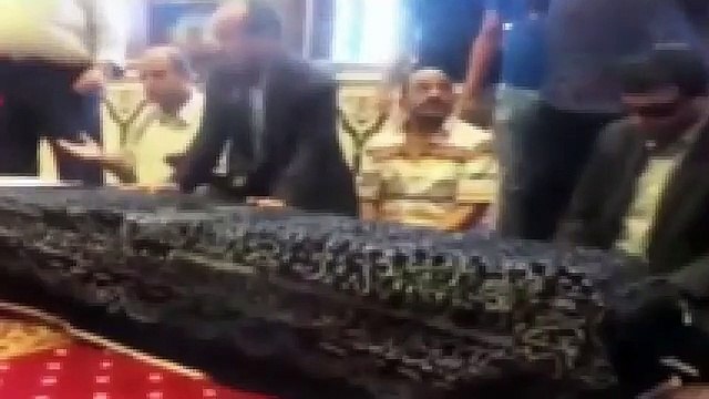 بالفيديو بكاء هستيري من حسين فهمي في جنازة الفنان عمر الشريف جنازة الفنان عمر الشريف