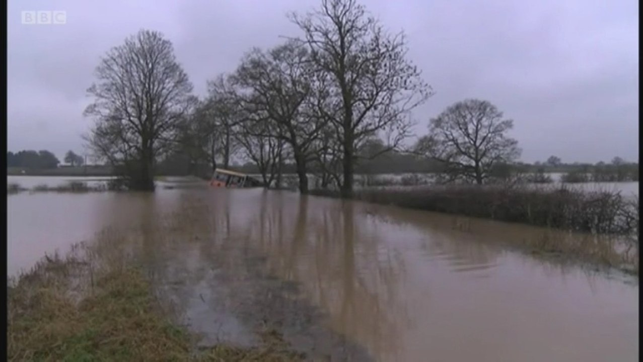 BBC Look North (Yorkshire) 5Jan15 - Yorkshire flooding, including 26 children rescued from school bus