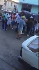 Funeral en Cuba termina en conga con el feretro en hombros. Sucedió en una funeraria de Centro Habana.