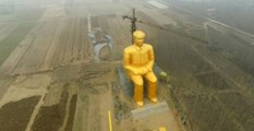 Çinliler, Mao Zedong'un 36 Metrelik Sarı Yaldızdan Heykelini Yaptı