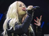 Exclu Vidéo : Rita Ora: Elle improvise un duo romantique avec Lewis Hamilton