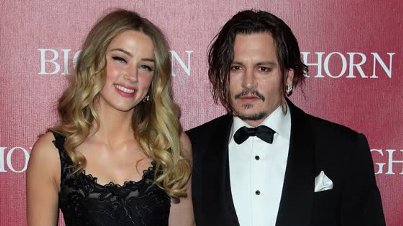 Johnny Depp bedankt sich bei Amber Heard dafür, dass 'sie es mit ihm aushält'