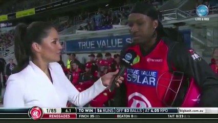 Il drague une présentatrice en direct