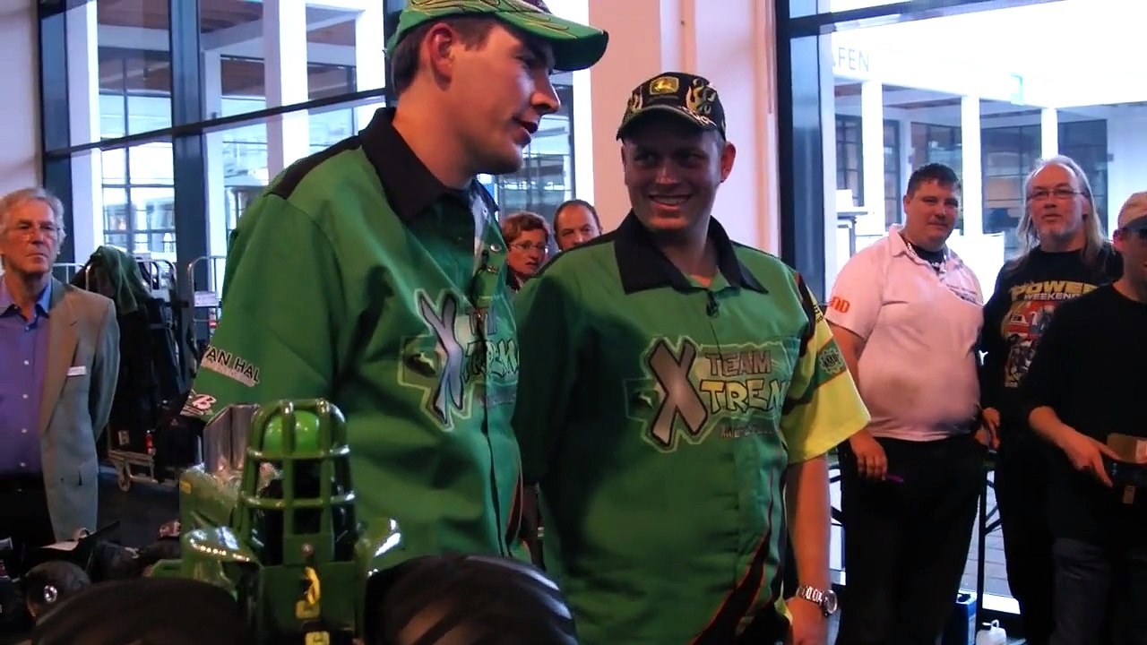 RC TRACTORPULLING DMAX DAS DUELL POWERFUL RC TRACTOR ACTION AMAZING / Faszination Modellba