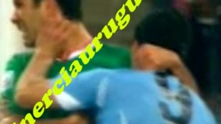 Luis Suarez muerde al mexicano Rafa Marquez - Luis Suarez bites the Mexican Rafa Marquez