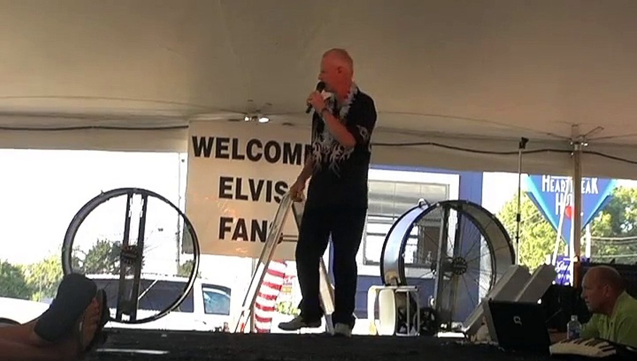 Chris Drummond sings 'The Last Farewell' Elvis Week 2010