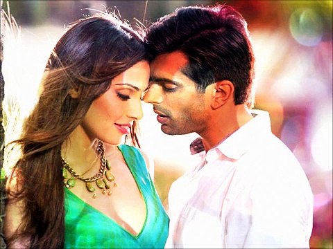 'Awaara' Video Song _ Alone - Altamash Faridi & Saim Bhatt