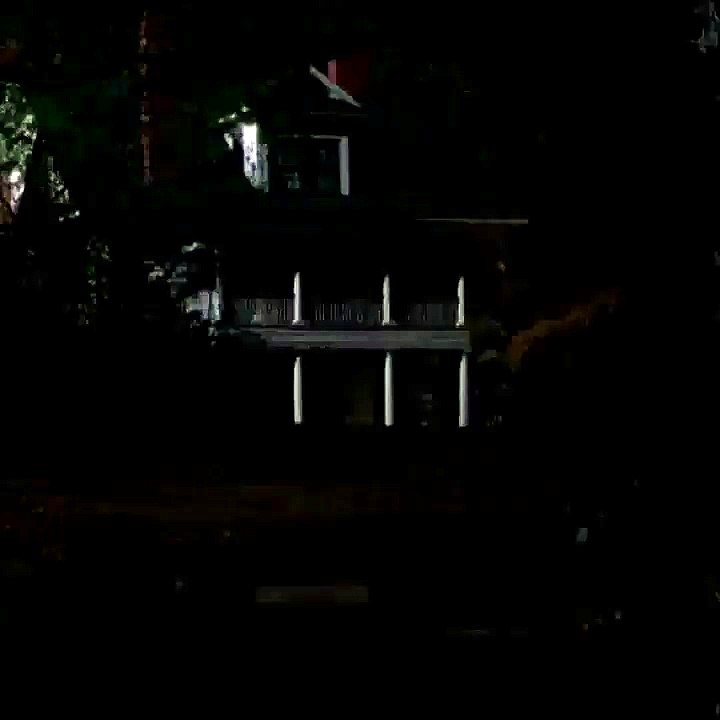 Cruz invertida no primeiro vídeo de e THE CONJURING: THE ENFIELD POLTERGEIST