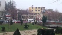 Report TV - Tiranë - Reshjet e shiut, Lana del nga shtrati