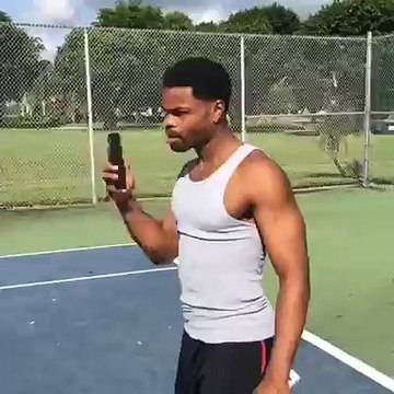 jab khail rahy hon aur apko mom ki call a jay to phr aisa he reaction hota hy