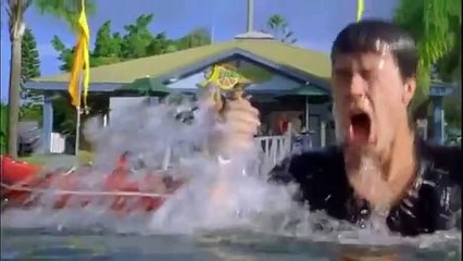 H2O - Plötzlich Meerjungfrau - Mit Klamotten ins Wasser