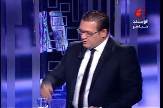 بالفيديو : إلياس الغربي يقبل يد هاجر إدريس في المباشر...