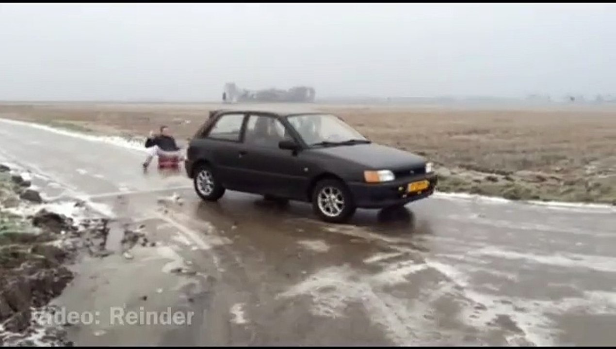 IJspret: met een slee de weg op - RTV Noord
