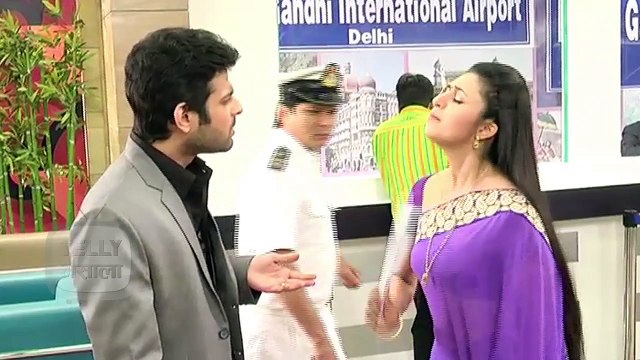 Romi Attacks Mihika & Hits Her | Ye Hai Mohabbatein