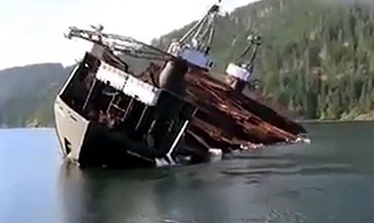 # Awesome -Timber cargo ship handling way