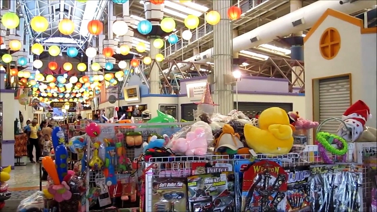 Attractions and shopping Pattaya 2nd Road