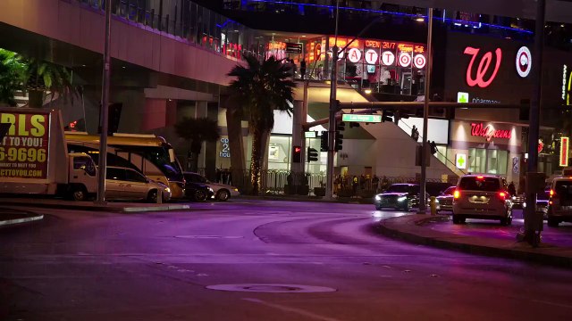 Arrivée surprise de la Mercedes Classe E dans les rues de Las Vegas