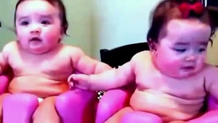 [baby] cute twin babies are chatting