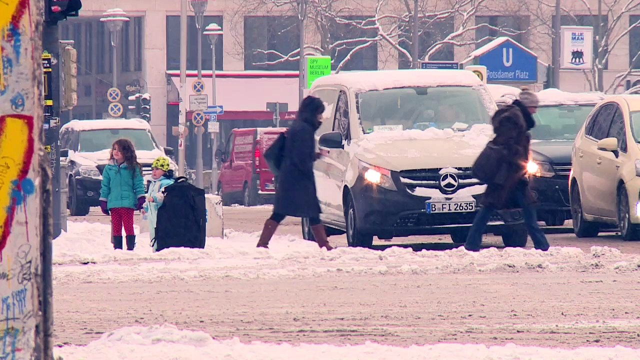 #Armlänge Abstand nach Köln: Was Frauen dazu sagen