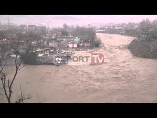 Report TV - Reshje të dendura në Tiranë, Lana del nga shtrati