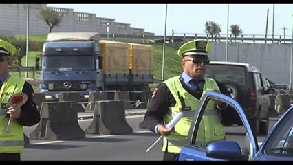 POLICIA NDALON 38 PERSONA PAS KONTROLLEVE TE ASHPRA NE RRUGET E SHQIPERISE LAJM