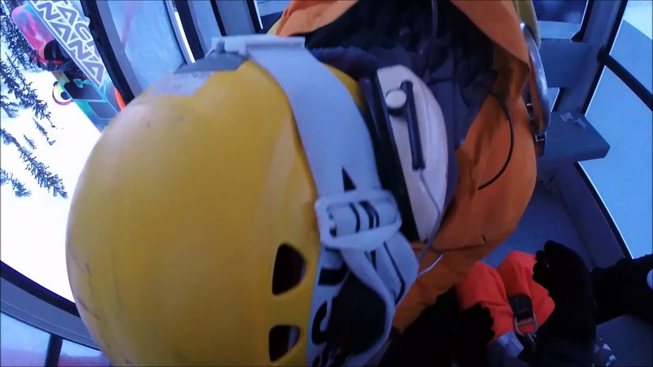 Sauvetage par hélicoptère de skieurs coincés dans une télécabine