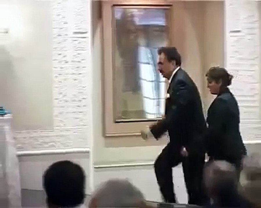 Rehman Malik ki Bistee =Tripped Funny Video