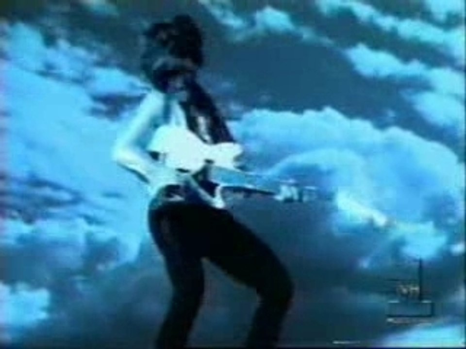 Paula abdul "she works hard for the money" clip