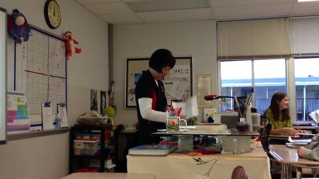 Aux Etats-Unis, des lycéens font une belle surprise à leur professeur en lui offrant un cadeau.