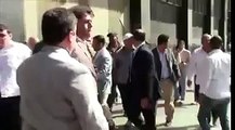 Así reaccionó Ramos Allup luego de que le lanzarán un objeto mientras entraba a la AN