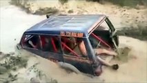 Jeep drivers almost drown under the mud... So funny