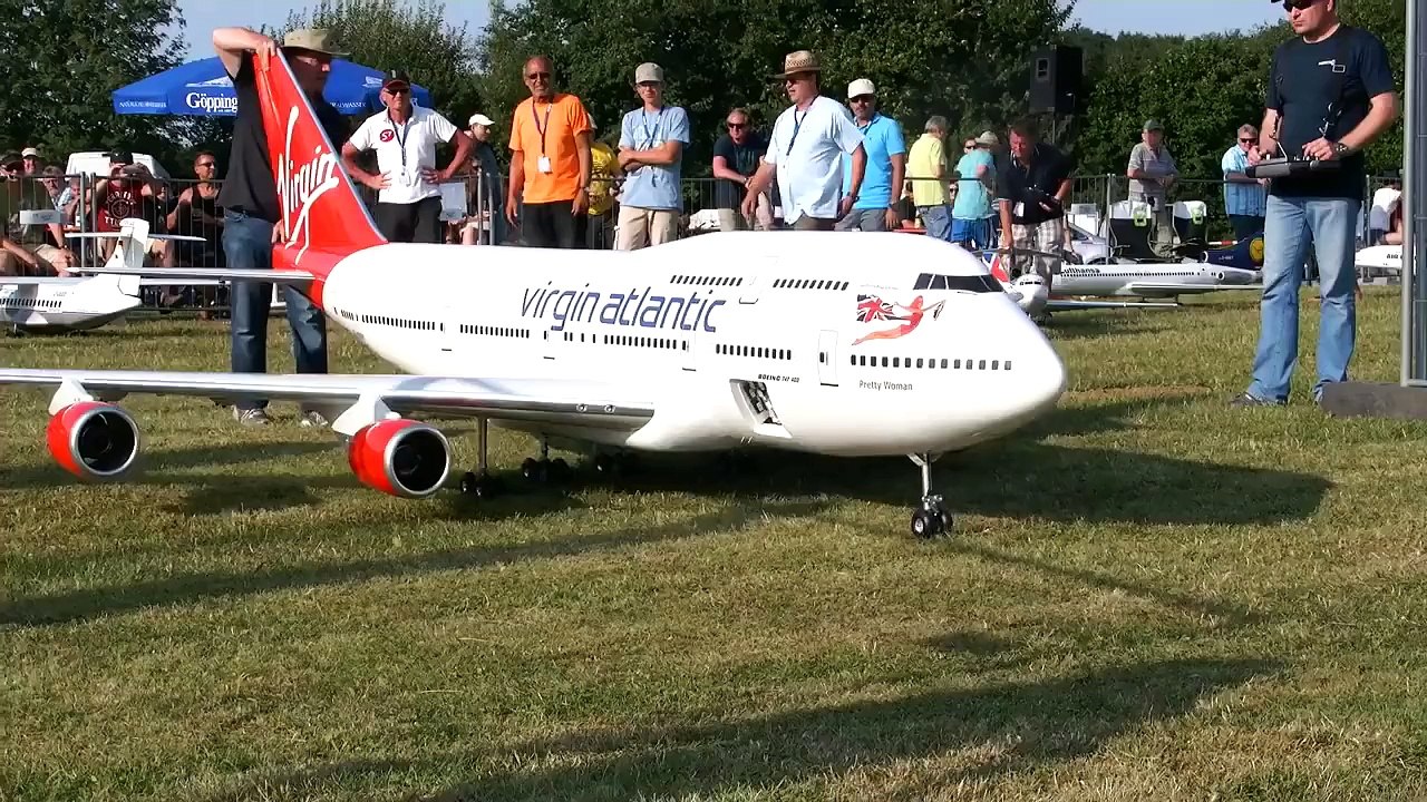 Modè rຝ d un avion Boeing 747-400 radio-commandé