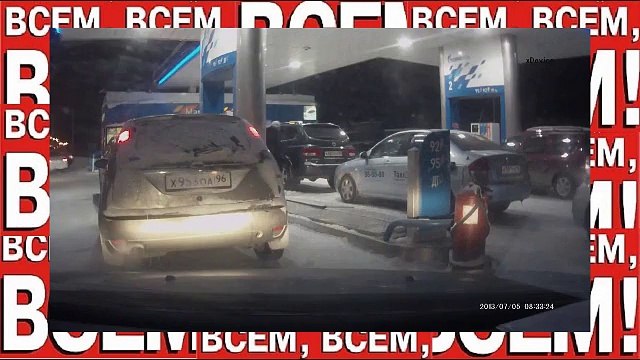 Женщина подожгла свой автомобиль на АЗС в Сургуте