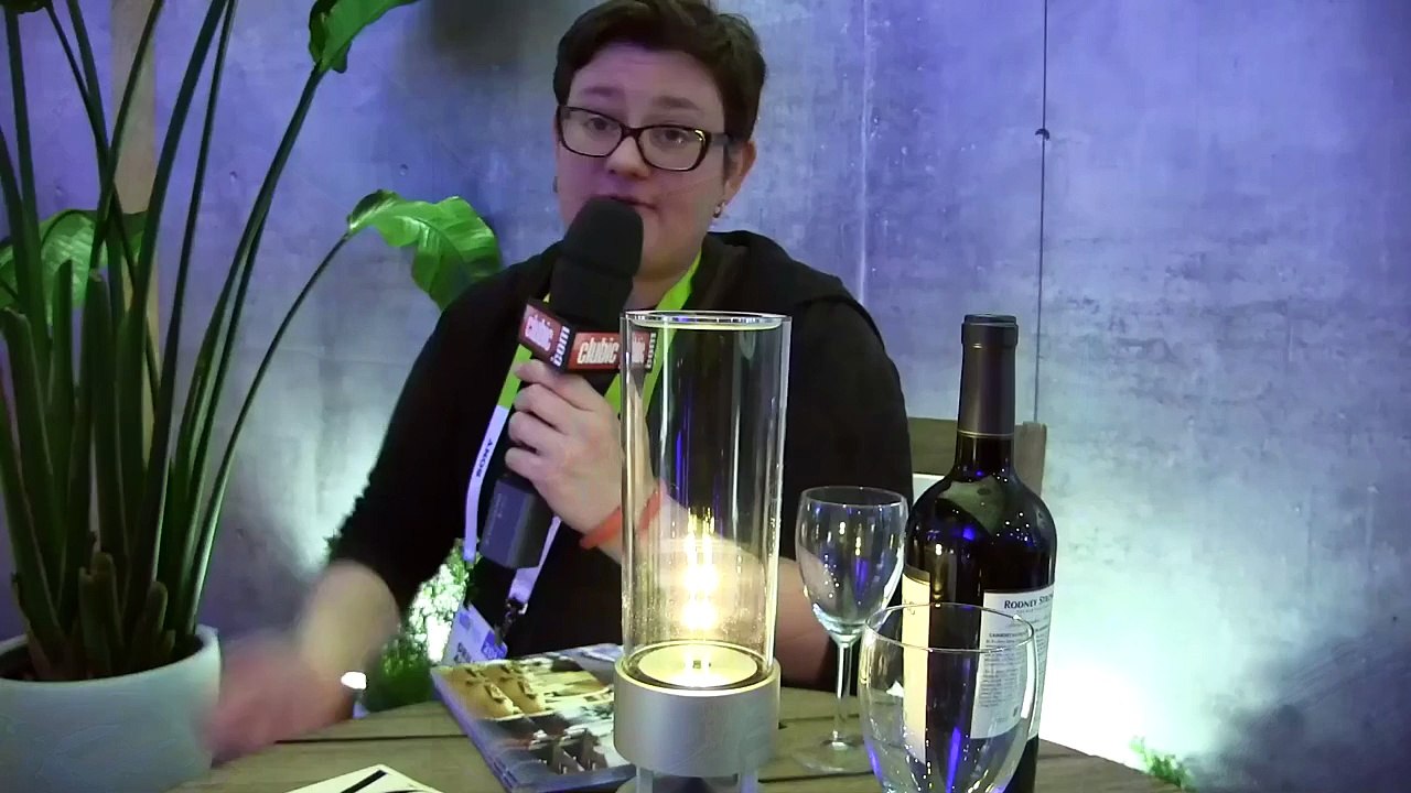 Glass Sound Speaker : Sony combine un photophore à LED et une enceinte en verre