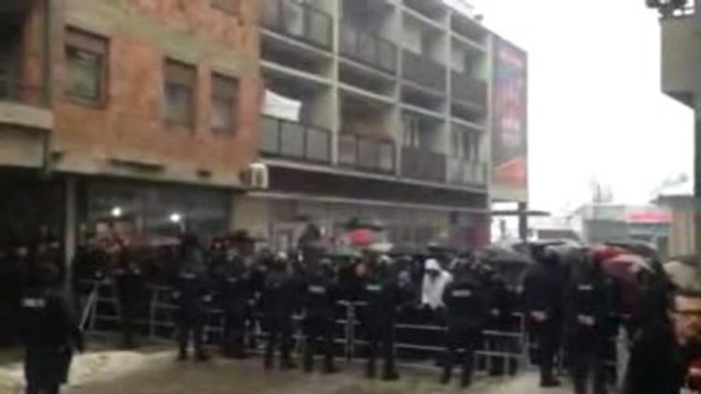 Kosova?da Ortodoks Sırpların Noel Kutlamasında Protesto