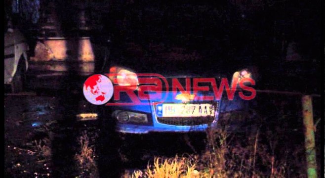 Te veshur si policë marrin peng një person në lagjen nr 1 Durrës- Ora News- Lajmi i fundit-