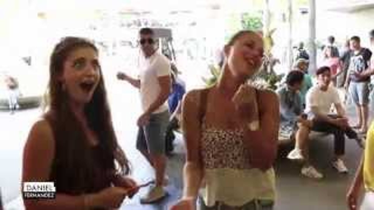 Kissing Prank Magic Razor