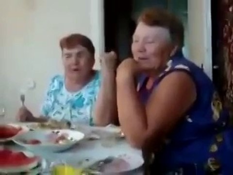 Бабульки отжигают на 20 секунде я упал со стула прикол