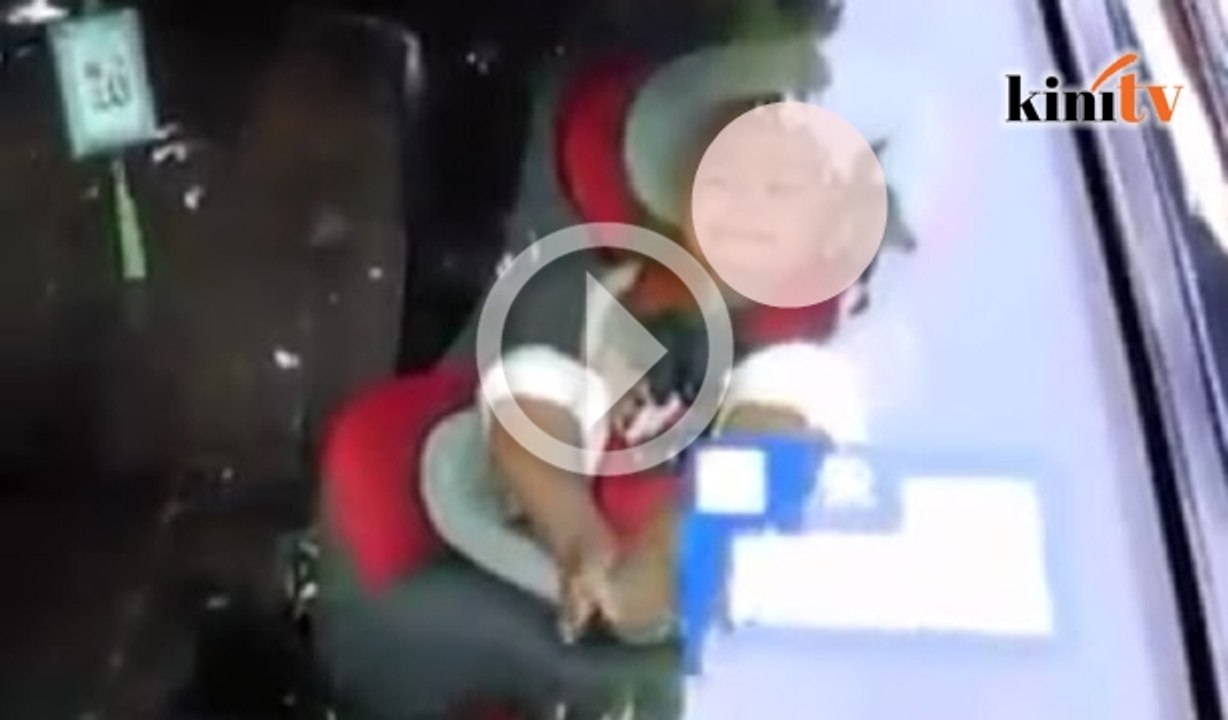 Visual bayi 17 bulan terkunci dalam kereta