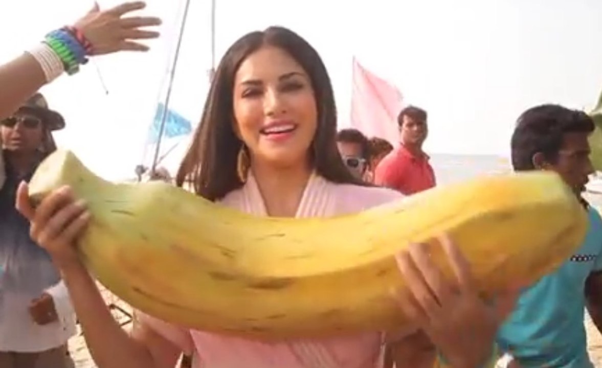 Sunny Leone Said 'Sika Hila To Pass' Mastizaade Teaser!