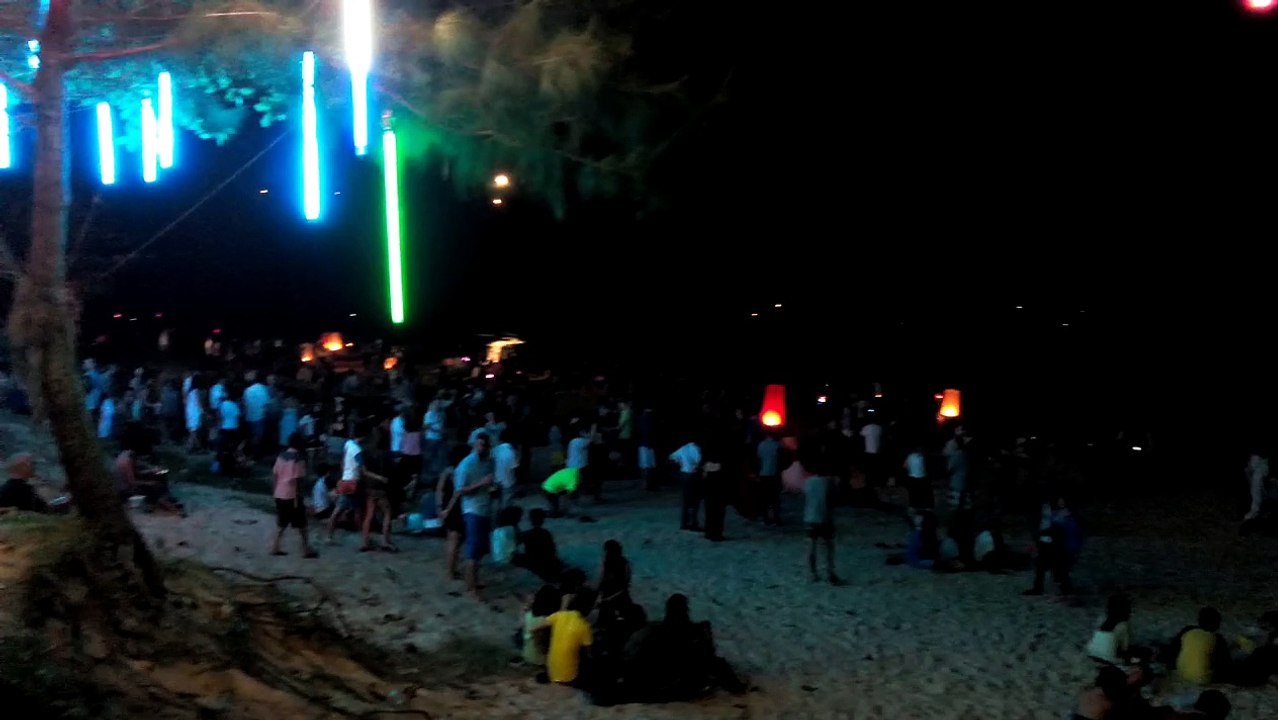 2015-12-31 reveillon Nouvel An a Nai Harn ballons