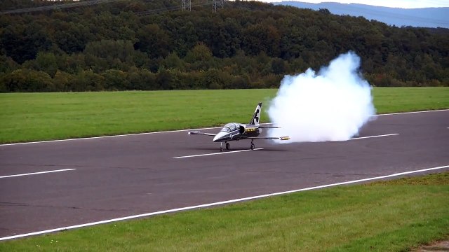 L 39 ALBATROS GIANT SCALE RC TURBINE MODEL JET FULL DISPLAY DEMO FLIGHT / Jet Power Messe