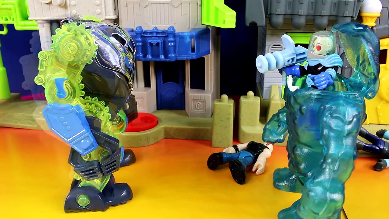 Imaginext Mr. Freeze & Clayface Battle Gotham City Police Batman Superman Cyborg Robin Robot