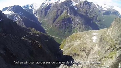 Un vol en wingsuit au-dessus du glacier de Jostedal, en Norvège