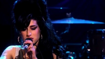 Amy Winehouse Live In London 2007_51