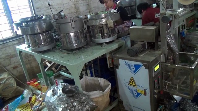 Kitchen Cabinet Hardware & Kitchen Cabinet Fittings - China: Eco Gas Spring / Production 15