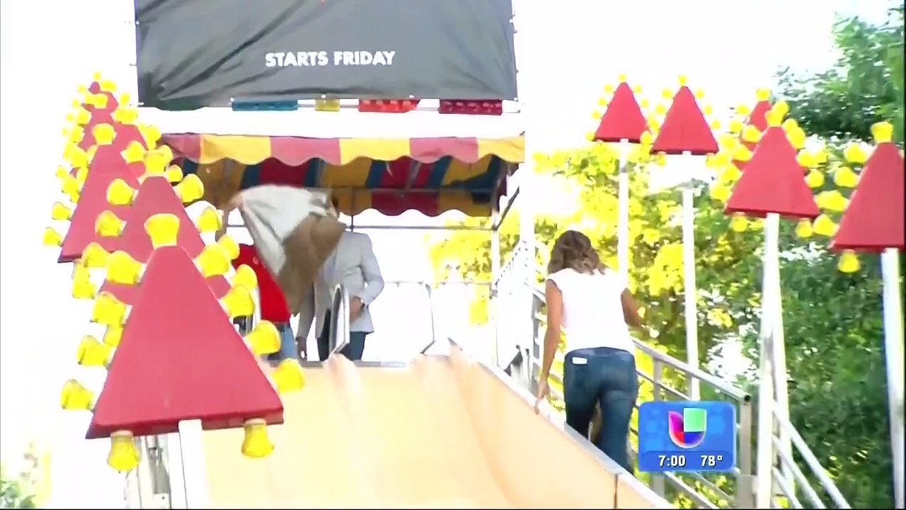 Ana Patricia González & Karla Martínez rear view on ¡Despierta América! 8 14 14 part 2