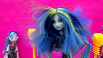 Monster High Freaky Fusion Recharge Chamber Hair Shocking with Exclusive Frankie Stein Dol