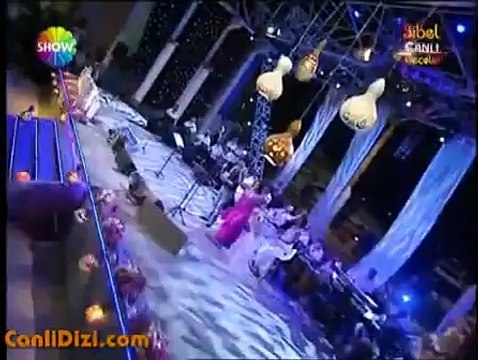 Levent Yüksel - Kadınım (Canlı Performans)