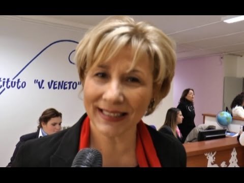 Napoli - La BCC dona pc alla scuola Vittorio Veneto di Scampia (18.12.15)